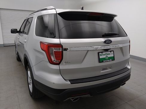 Used 2018 Ford Explorer XLT FWD image 6