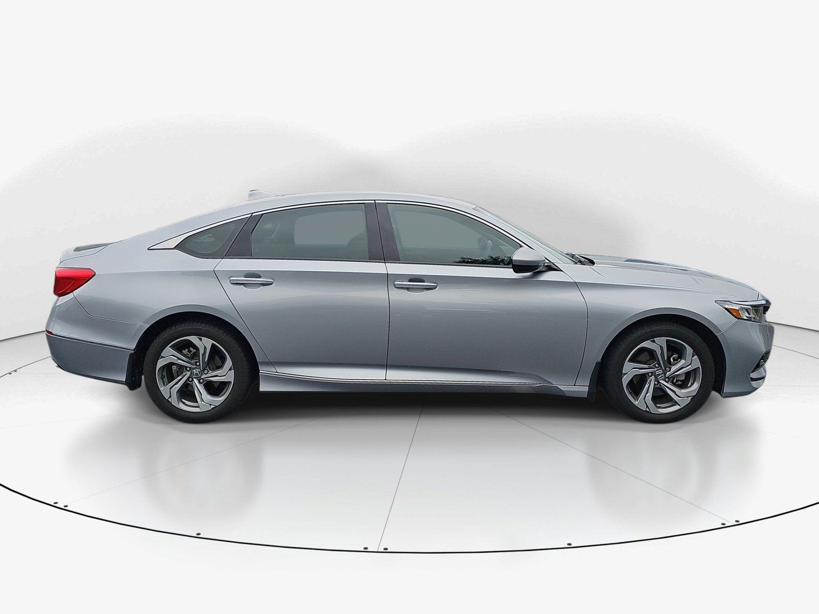 Used 2018 Honda Accord EX image 2