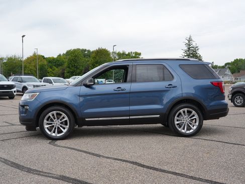 Used 2018 Ford Explorer XLT w/ Equipment Group 202A AWD/4WD image 7