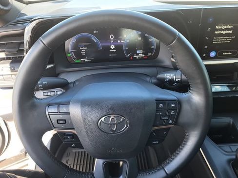 Used 2023 Toyota Crown AWD/4WD image 15