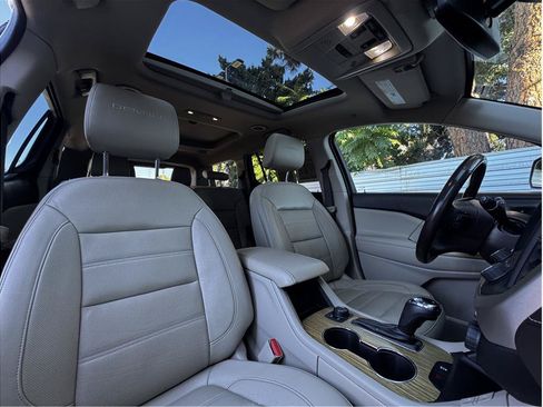 Used 2018 GMC Acadia Denali w/ Technology Package AWD/4WD image 4