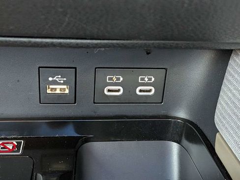 Used 2025 Toyota Camry SE FWD image 19