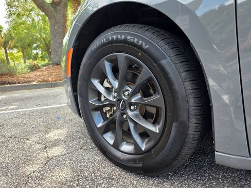 Used 2022 Chrysler Pacifica Touring-L w/ S Appearance Package FWD image 31