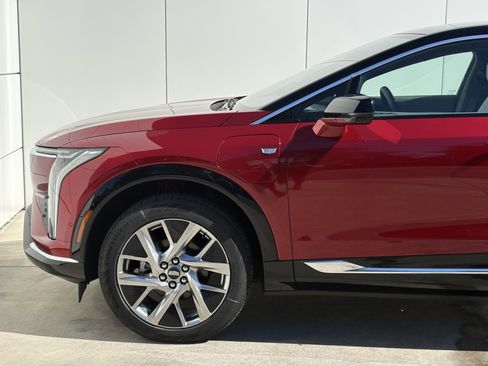 New 2025 Cadillac Optiq Luxury 1 image 5