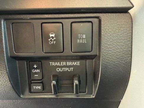 Used 2016 Toyota Tundra SR5 w/ SR5 Upgrade Package RWD image 6