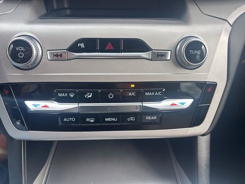 Used 2023 Ford Explorer XLT w/ Equipment Group 202A image 31