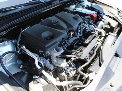Used 2018 Toyota Camry SE FWD image 32
