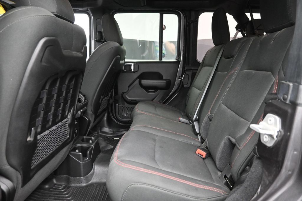 Used 2022 Jeep Wrangler Unlimited Rubicon w/ Cold Weather Group AWD/4WD image 12