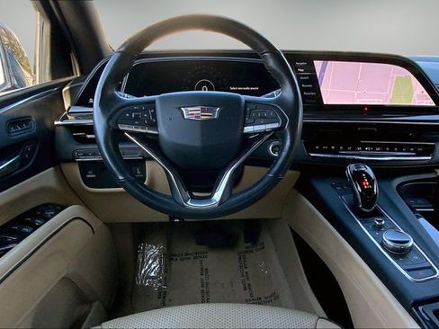 Used 2021 Cadillac Escalade Premium Luxury AWD/4WD image 4