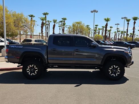 Used 2022 Toyota Tacoma TRD Off-Road AWD/4WD image 6