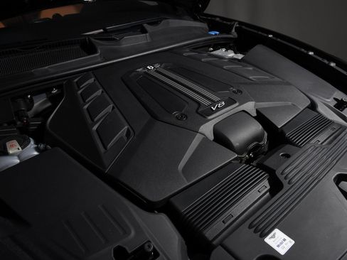 Certified 2023 Bentley Bentayga Extended Wheelbase image 36