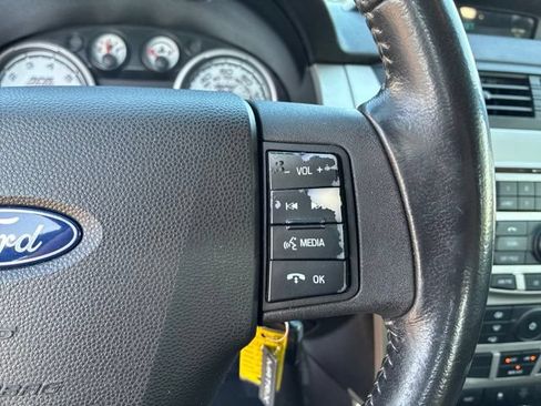 Used 2010 Ford Focus SES FWD image 14