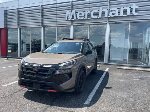 Certified 2025 Nissan Rogue SV image 5