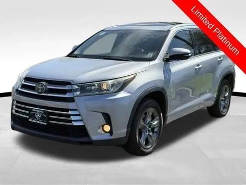 Used 2017 Toyota Highlander Limited Platinum w/ Carpet Mat Package FWD image 3