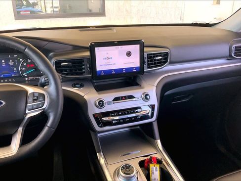 Used 2023 Ford Explorer XLT w/ Equipment Group 202A image 6