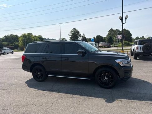 Used 2023 Ford Expedition XLT RWD image 16