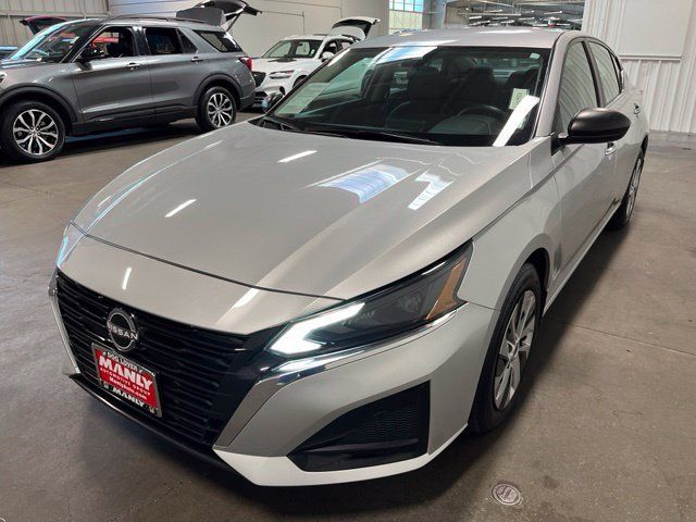Used 2024 Nissan Altima 2.5 S FWD image 7