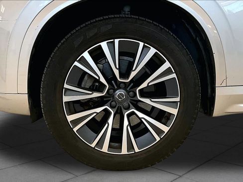 Used 2022 Volvo XC90 T5 Momentum w/ Climate Package FWD image 10