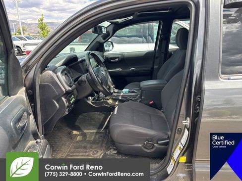 Used 2017 Toyota Tacoma TRD Sport AWD/4WD image 9