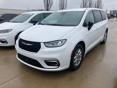 Used 2024 Chrysler Pacifica Touring-L