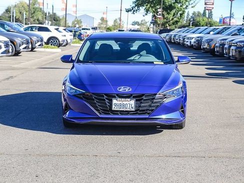 Certified 2023 Hyundai Elantra SE FWD image 7