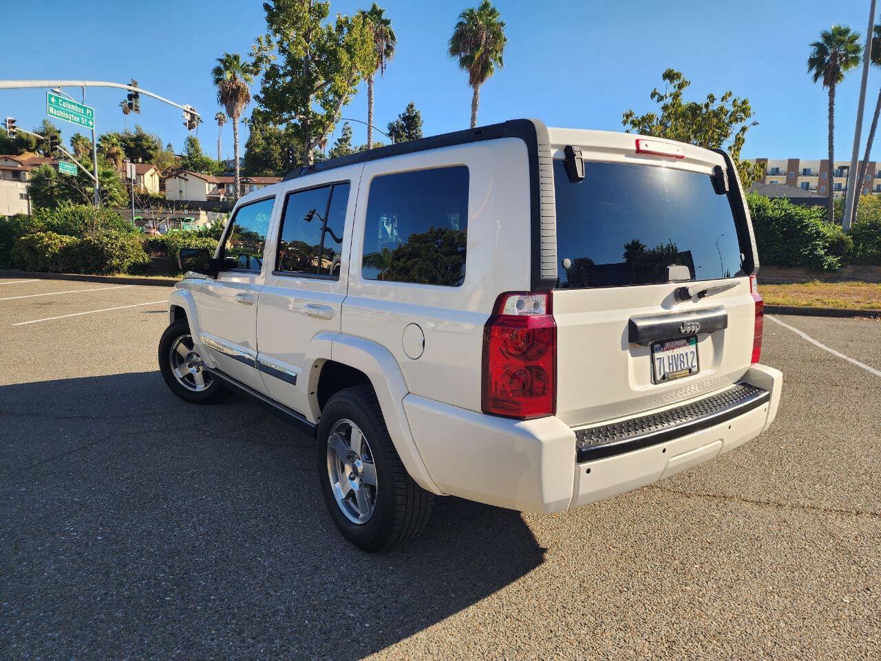 Used 2010 Jeep Commander Sport w/ Sun/Sound Group RWD image 6