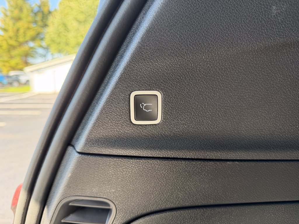Used 2026 Chrysler Pacifica Select FWD image 13