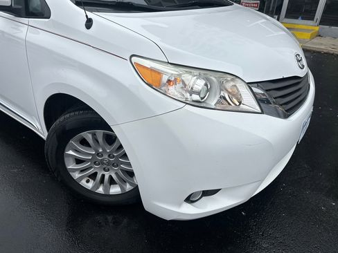 Used 2014 Toyota Sienna XLE image 3