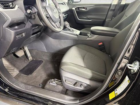 Used 2025 Toyota RAV4 XLE FWD image 9
