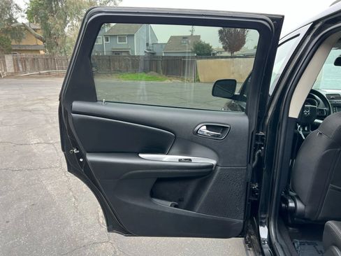 Used 2019 Dodge Journey SE image 23