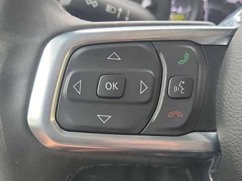 Used 2025 Jeep Wrangler Unlimited Sahara AWD/4WD image 8