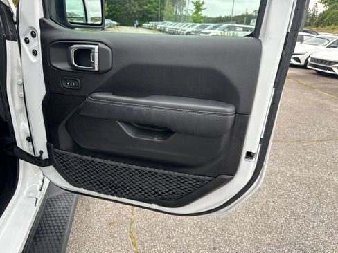Used 2023 Jeep Wrangler Unlimited Sahara w/ Cold Weather Group AWD/4WD image 14