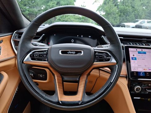 Used 2025 Jeep Grand Cherokee L Summit AWD/4WD image 21