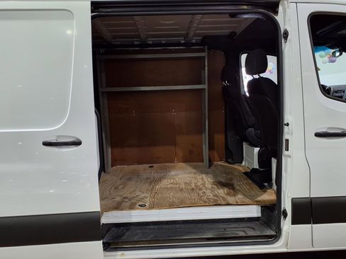 Used 2019 Mercedes-Benz Sprinter 2500 image 12