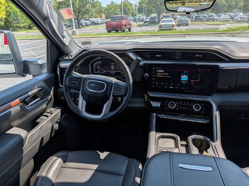 Used 2025 GMC Sierra 2500 Denali w/ Denali Reserve Package AWD/4WD image 3