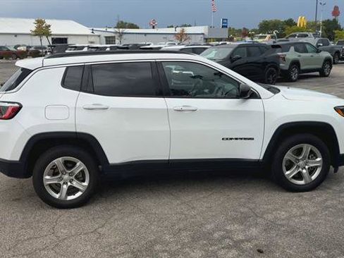 Used 2023 Jeep Compass Latitude image 9