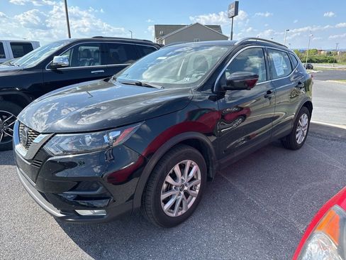 Used 2022 Nissan Rogue Sport SV w/ Technology Package AWD/4WD image 2