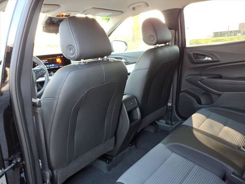 Used 2025 Chevrolet Trax LT FWD image 26