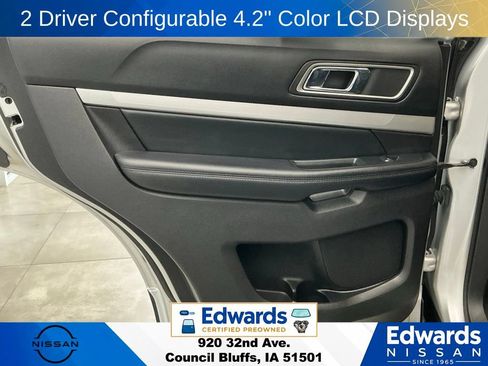 Used 2017 Ford Explorer XLT w/ Equipment Group 201A FWD image 18