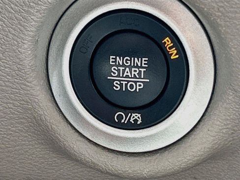 Used 2024 Chrysler Pacifica Touring-L FWD image 36