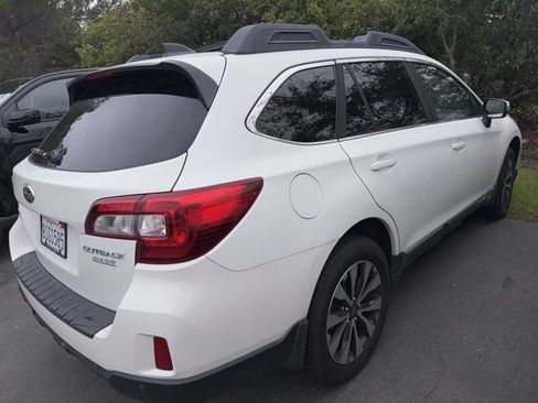 Used 2017 Subaru Outback 2.5i Limited image 2