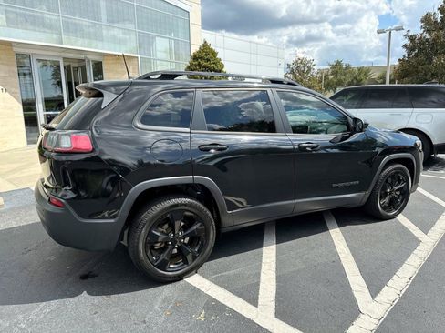Used 2019 Jeep Cherokee Latitude Plus image 2