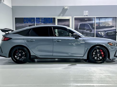 Used 2025 Honda Civic Type R image 8