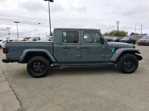 Certified 2025 Jeep Gladiator Sport AWD/4WD image 9