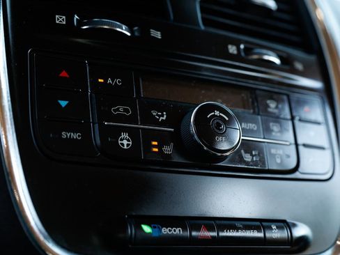 Used 2015 Chrysler Town & Country Limited Platinum w/ Trailer Tow Group image 38