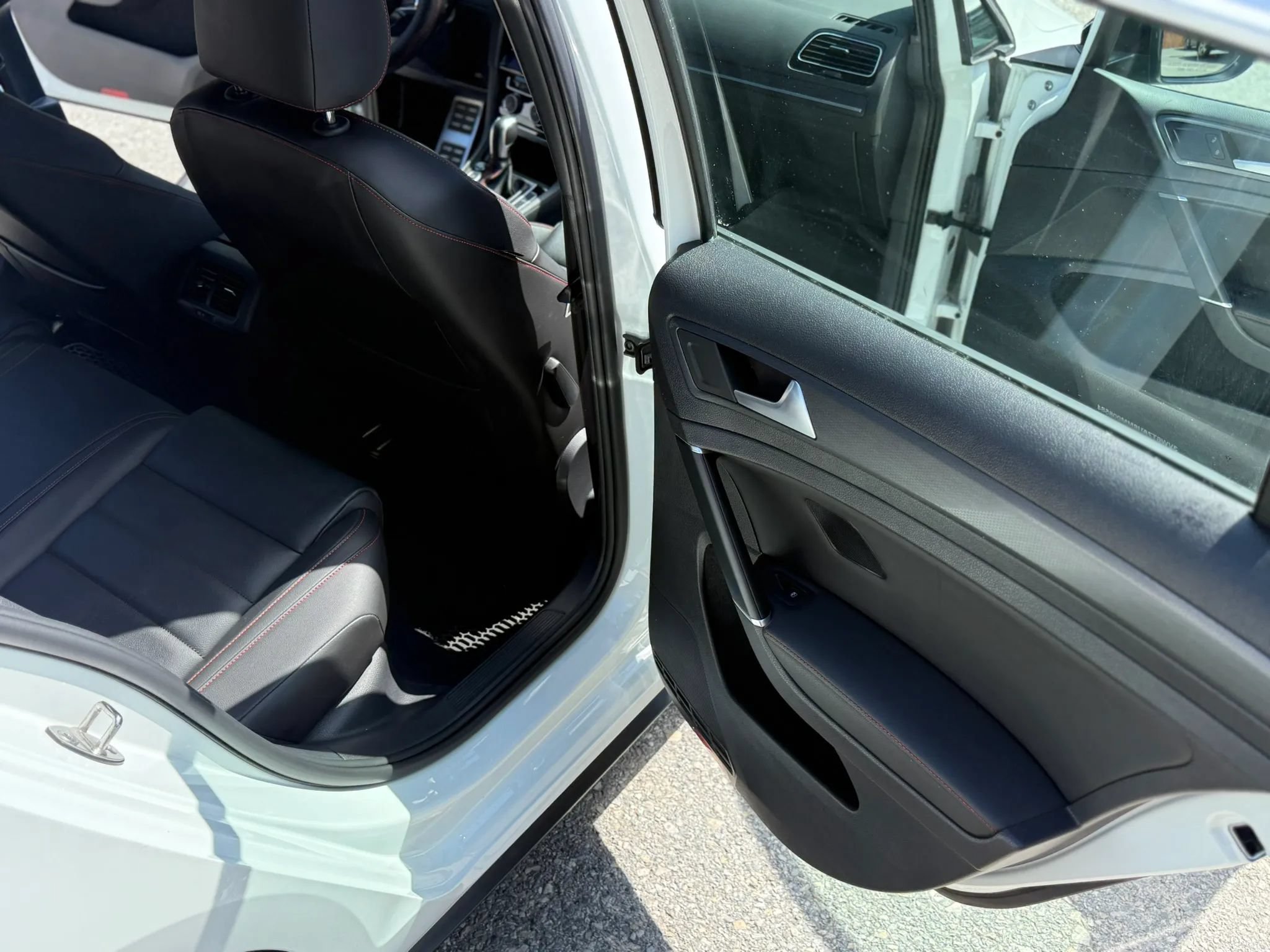 Used 2021 Volkswagen GTI SE FWD image 16