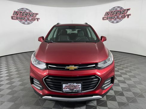 Used 2020 Chevrolet Trax LT w/ LT Convenience Package FWD image 2