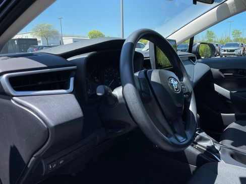Used 2025 Toyota Corolla LE image 27