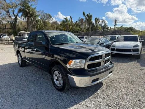 Used 2018 RAM 1500 Classic SLT image 3