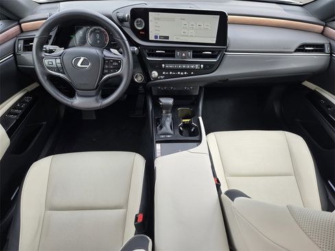 Used 2023 Lexus ES 300h w/ Premium Package image 11
